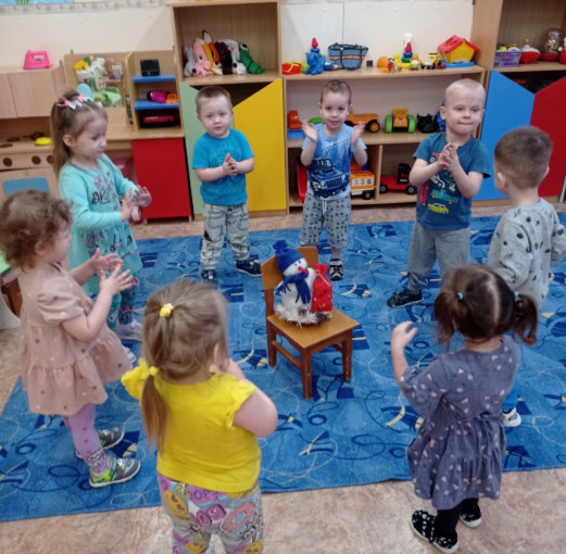 Наш дружок-Снеговичок. Наш дружок-Снеговичок.