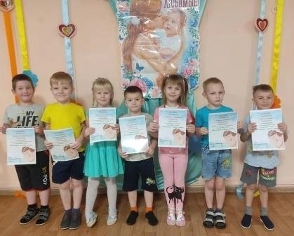 Конкурс чтецов стихов о маме. Конкурс чтецов стихов о маме.